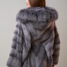 Пальто женское из меха норки "Летучая мышь" с капюшоном отделка лиса цвет платина дл.80