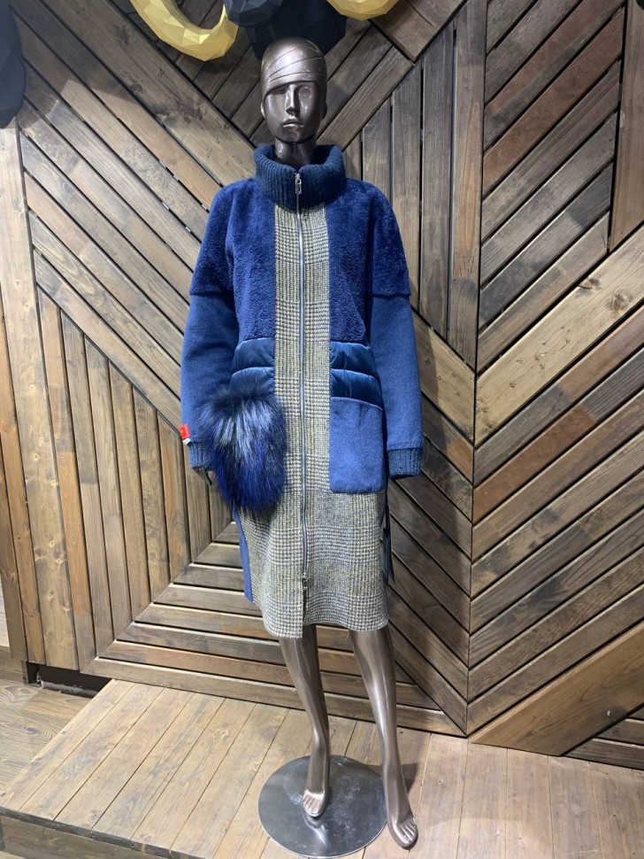 Пальто женское с меховыми карманами цвет синий