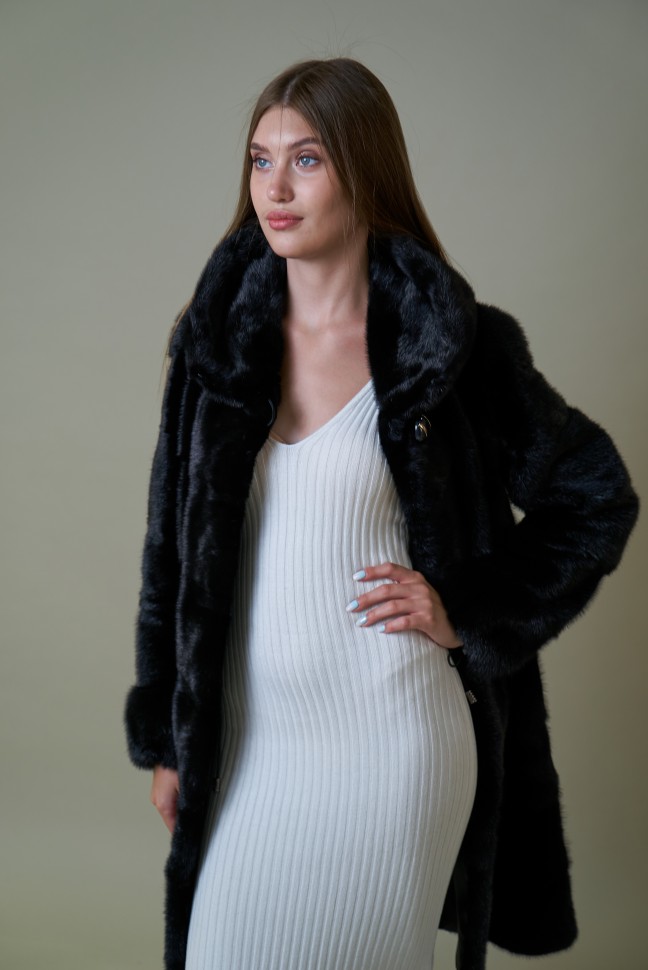 Пальто женское из меха норки "Поперечка" с капюшоном цвет черный дл.100