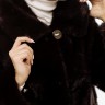 Пальто женское из меха норки "Поперечка" с капюшоном цвет уголь дл. 90