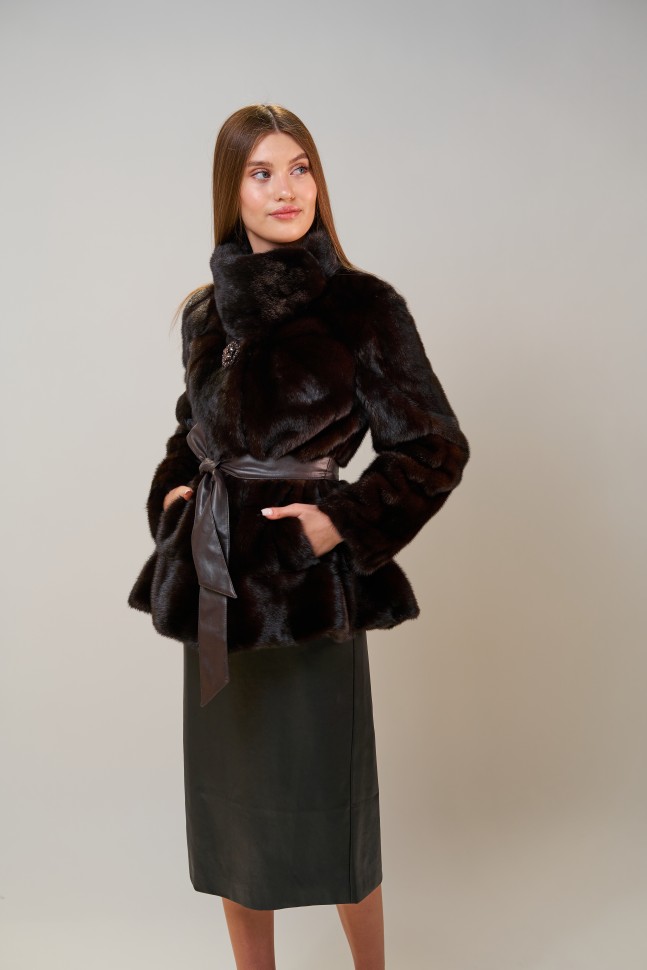 Пальто женское из меха норки ворот-хомут с баской цвет горький шоколад дл.65