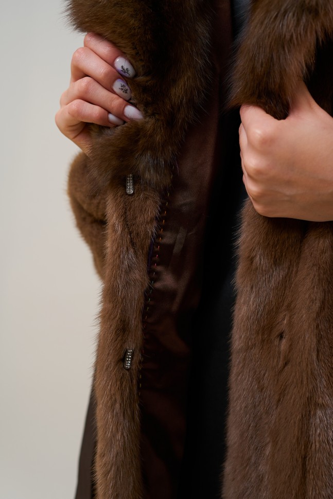 Пальто женское из меха норки англ. ворот отделка соболь цвет пастель дл. 110