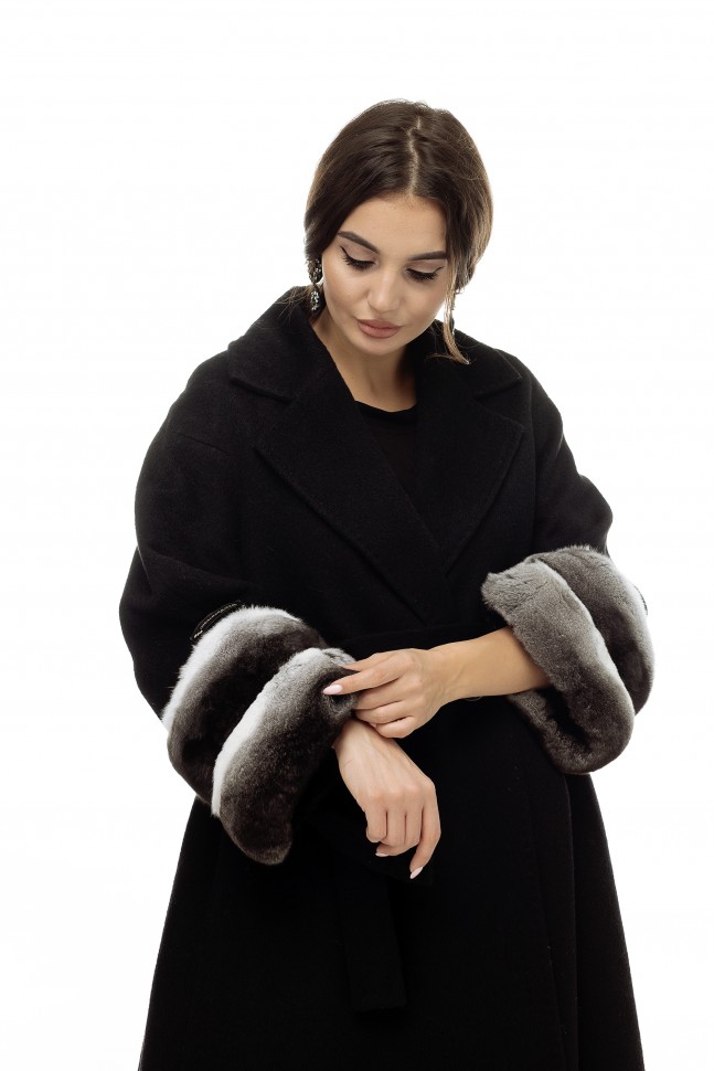 Пальто черное рукава с мехом 
